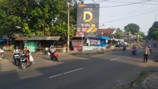 Demi Kelancaran Dan Cegah Kemacetan Polsek Ngimbang Giat Commanderwish Pagi