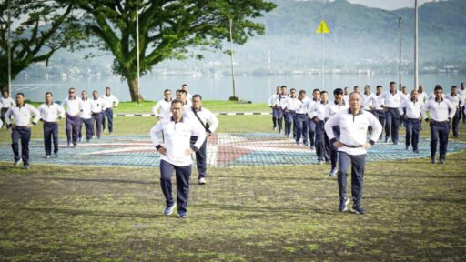 Laksamana Madya Achmad Wibisono Gelar Olahraga Bersama dan Menembak Dengan Prajurit Kodaeral IX