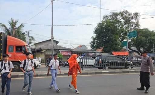 Polresta Cirebon Laksanakan Pengaturan Arus Lalu Lintas Pagi