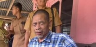 Gubernur Bengkulu Helmi Hasan Berikan Bantuan Kursi Roda, Seorang Bapak Menangis Terharu