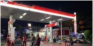 Anggota Jaga Polsek Ngimbang Giat Patroli Blue Light Antisipasi Kejahatan 4c Di Malam Hari