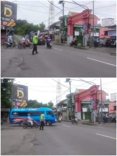 Guna Cegah Kemacetan Polsek Ngimbang Giat Commanderwish Dan Pengaturan Arus Lalu Lintas