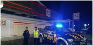 Polsek Ngimbang Patroli Blue Light Siskamtibmas Guna Cegah Dan Tangkal Kriminalitas Di Malam Hari