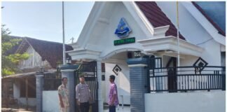 Polsek Ngimbang Gelar Pengamanan Ibadah Minggu Pagi Di Gereja GKJTU Dan GJWI Desa Ngasemlemahbang