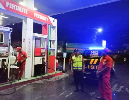 Polsek Ngimbang Patroli Blue Light Siskamtibmas Guna Cegah Dan Tangkal Kriminalitas Di Malam Hari