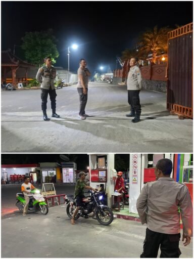 Guna Cegah Dan DayaTangkal 4C Polsek Ngimbang Gelar Patroli Blue Light Di Daerah Rawan