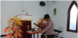 Polsek Ngimbang Gelar Pengamanan Ibadah Minggu Pagi Di Gereja GKJTU Dan GJWI Desa Ngasemlemahbang