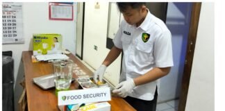 Food Safety : Sidokkes Polres Nganjuk Cek Bahan dan Makanan di SPPG Pace