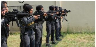 HUT Brimob ke 80 Polwan Polda Jatim Tampilkan Srikandi Challenge Penuh Adrenalin