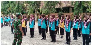 TNI Tempa Disiplin Pelajar SMPN 1 Suruh