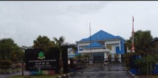 Gelar Rapat Paripurna Mendengar penyampaian Nota Pengantar R-APBD TA 2026 di Aula DPRD Lebong.