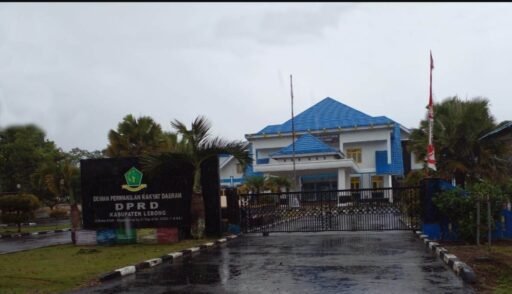 Gelar Rapat Paripurna Mendengar penyampaian Nota Pengantar R-APBD TA 2026 di Aula DPRD Lebong.