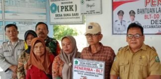 Pembagian 37 KPM BLT DD Desa Suka Sari Berjalan Dengan Lancar.