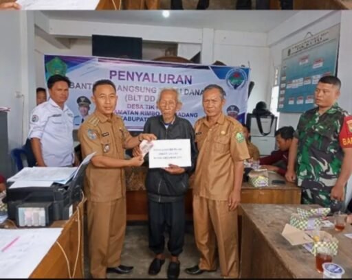 Pemdes Tik kuto bagikan Bantuan Langsung Tunai Dana Desa kepada 29 KPM.