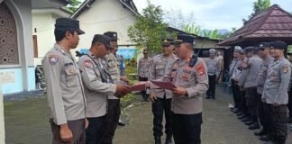 Kompaknya Personel Ciptakan Kamtibmas Kondusif, Polsek Narmada Anugerahkan 3 Reward