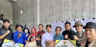Ketua DPRD dan Sekda Pasaman Tinjau Lokasi Banjir,serahkan bantuan logistik