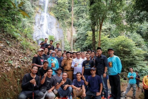 Andra Soni Prioritaskan Perbaikan Jalan Menuju Curug Cimanggung untuk Dongkrak Pariwisata Desa