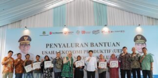 Wagub Banten Salurkan Bantuan UEP dan Jaminan Sosial Rp24,3 Miliar untuk Perkuat Ekonomi Warga