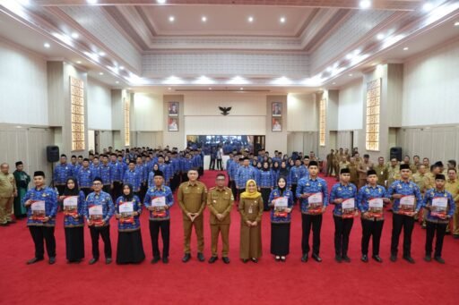 Gubernur Andra Soni Serahkan SK 4.631 PPPK Paruh Waktu di Lingkungan Pemprov Banten