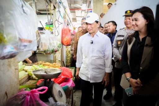 Pastikan Pasokan Aman Menjelang Nataru, Wagub Banten Sidak Harga Bahan Pokok di Pasar Baros