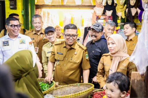 Gubernur Banten Andra Soni Tinjau Pasar Ciruas, Harga Pangan Relatif Terkendali Jelang Nataru