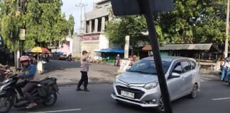 Polsek Ngimbang Giat Commanderwish Pagi di Daerah Rawan Kemacetan