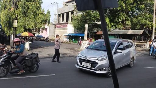 Polsek Ngimbang Giat Commanderwish Pagi di Daerah Rawan Kemacetan