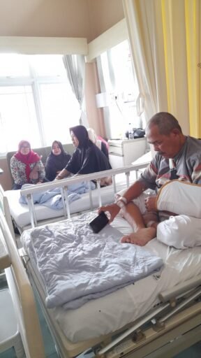 Besuk Uden Kurnia dan Istri Di RS Welas Asih Bale Endah