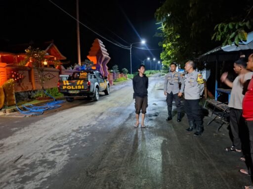 Guna Cegah Dan DayaTangkal 4C Polsek Ngimbang Gelar Patroli Blue Light Di Daerah Rawan