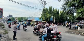 Demi Kelancaran Dan Cegah Kemacetan Polsek Ngimbang Giat Commanderwish Pagi