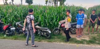Kapolsek Ngimbang menggelar Patroli Dialogis Antisipasi Balap liar dan Kenakalan Remaja