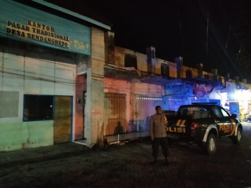 Polsek Ngimbang Patroli Blue Light Siskamtibmas Guna Cegah Dan Tangkal Kriminalitas Di Malam Hari