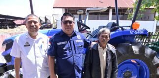 Tiga Unit Alsintan Diserahkan Legislator Yosia Rinto Kepada 2 Kelompok Tani di Toraja Utara