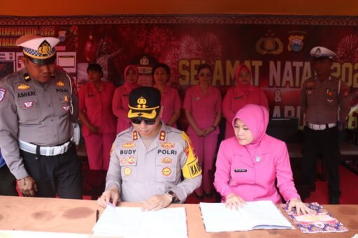 Pastikan Nataru Berjalan Aman, Kapolres Tana Toraja Tinjau Pos Pengamanan