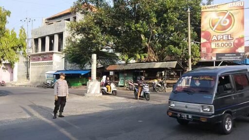 Polsek Ngimbang Secara Rutin Gelar Commanderwish Pagi Guna Antisipasi kemacetan