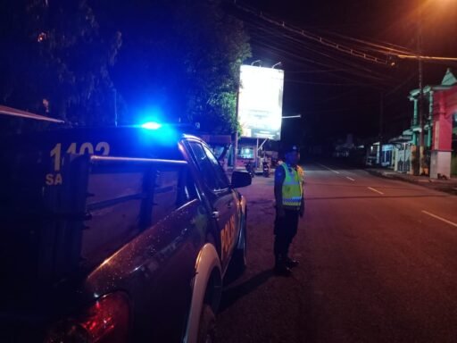 Polsek Ngimbang Patroli Blue Light Siskamtibmas Guna Cegah Dan Tangkal Kriminalitas Di Malam Hari