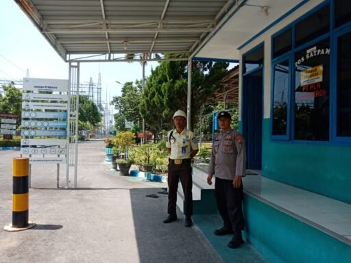 Polsek Ngimbang Gelar Patroli Blue Light Obvit Guna Cegah 4C Kriminalitas Di Gardu Induk PLN
