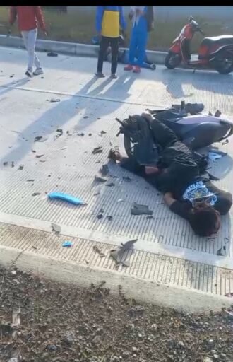 Kecelakaan Adu Banteng Sepeda Motor di Bukit Hyundai Bekasi, Pengendara Luka Parah