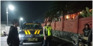 Anggota jaga Polsek Ngimbang Patroli Blue Light Guna Cegah Dan DayaTangkal 4C Di Malam Hari