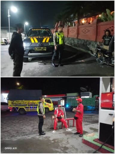 Anggota jaga Polsek Ngimbang Patroli Blue Light Guna Cegah Dan DayaTangkal 4C Di Malam Hari