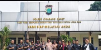 Ormas Satria Banten Bersama Karang taruna Cikarang Barat apel di Polsek Cikarang Barat