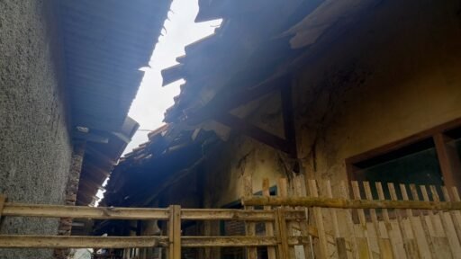 Bangunan Tua Dibiarkan, Atap SDN Kertanugraha Terancam Roboh