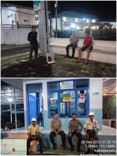 Polsek Ngimbang Patroli Blue Light Secara Dialogis Guna Antisipasi 4C Dan Hitam-Hitam