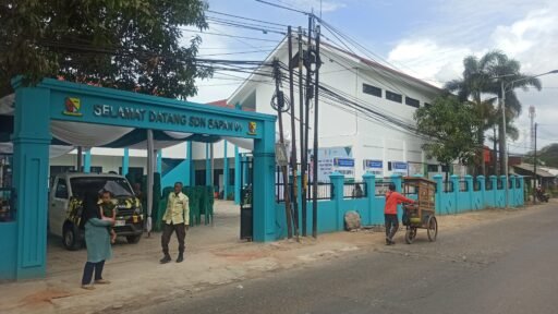 Penampakan SDN Sapan 1-2 SDN Cipamokolan 4 Tegal Luar Oleh Warga Di sangka SMP Kec. Bojong Soang