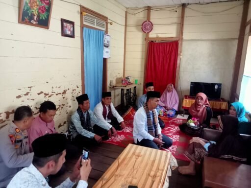 Anjangsana ke Rumah Veteran, Wabup Parulian Berikan Santunan Jelang HUT ke 80 Kabupaten Pasaman