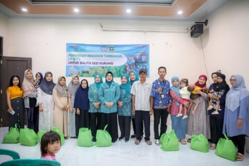 Tinawati Andra Soni Salurkan Ratusan Paket PMT untuk Balita dan Ibu Hamil di Pabuaran
