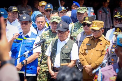 Gubernur Andra Dampingi Menko PMK dan Kapolri Tinjau Kesiapan Arus Mudik Nataru di Pelabuhan Merak