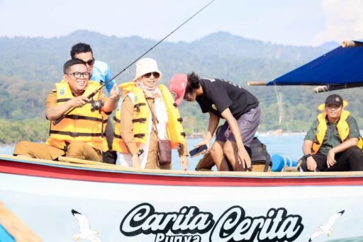 Pastikan Keamanan Wisatawan, Andra Soni Pantau Pantai Florida dan Carita Jelang Nataru