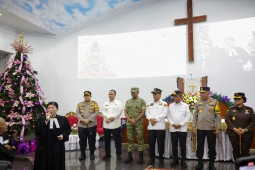 Gubernur Banten dan Forkopimda Tinjau Ibadah Malam Natal di Tiga Gereja Kota Serang