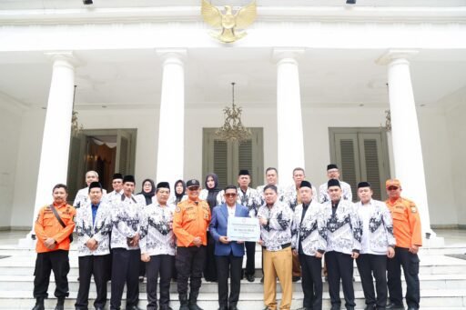 Gubernur Andra Soni Terima dan Salurkan Bantuan Rp1 Miliar dari PGRI Banten